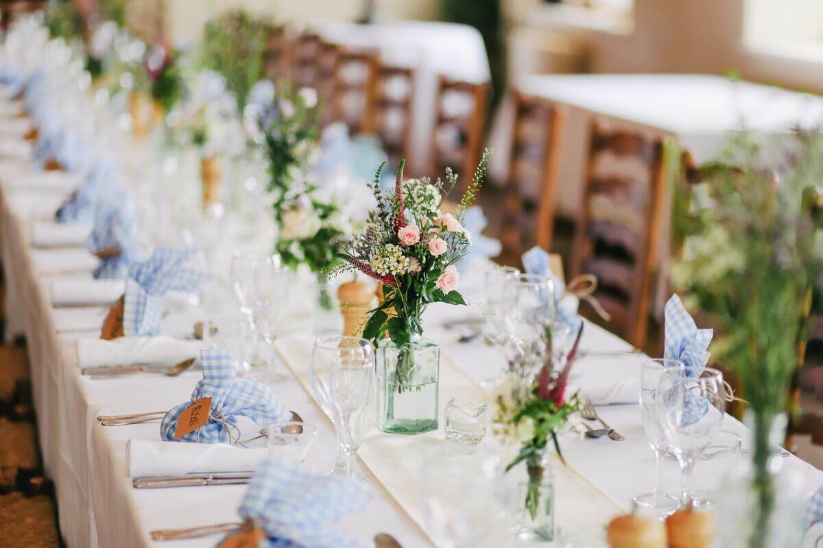 wedding table How To Budget For Your Wedding?